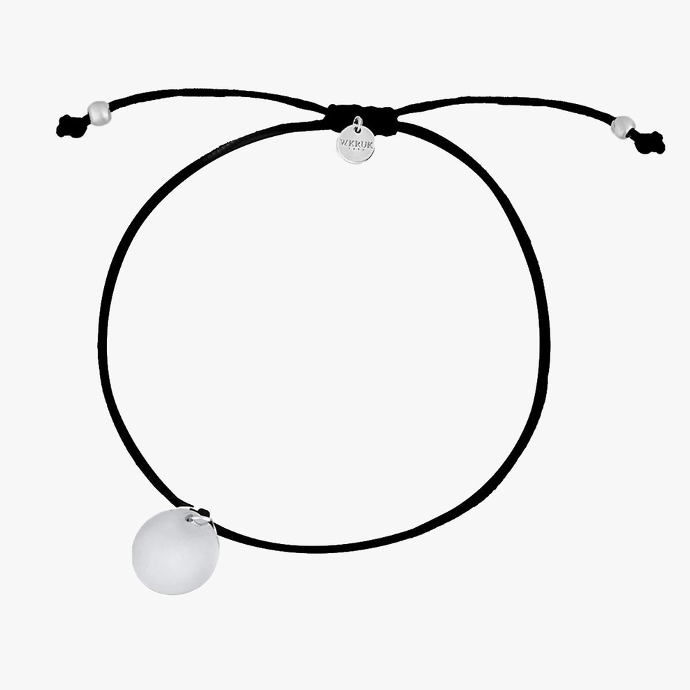 Zsinóros karkötő ezüst medállal
